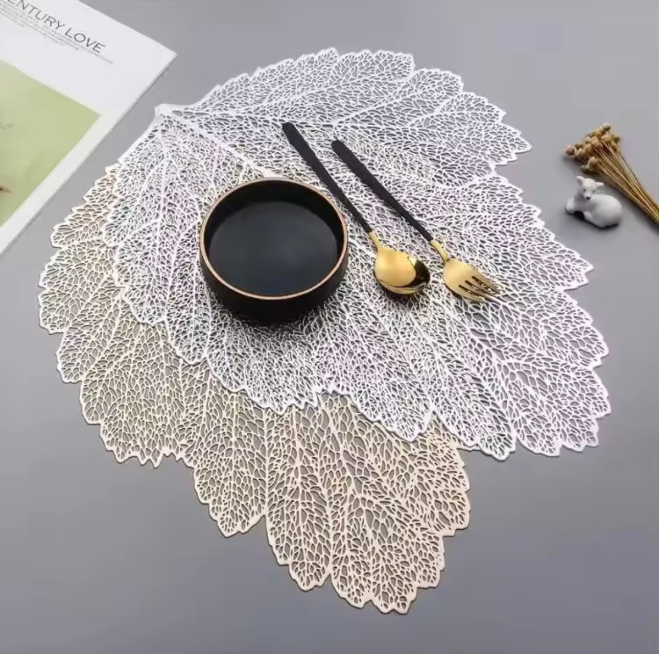 Leaf-Shaped Hollow Table Placemat – Non-Slip PVC Heat-Resistant Pad for Dining, Coffee Tables, Restaurants, and Western Food Serving Trays