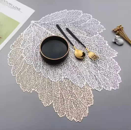 Leaf-Shaped Hollow Table Placemat – Non-Slip PVC Heat-Resistant Pad for Dining, Coffee Tables, Restaurants, and Western Food Serving Trays