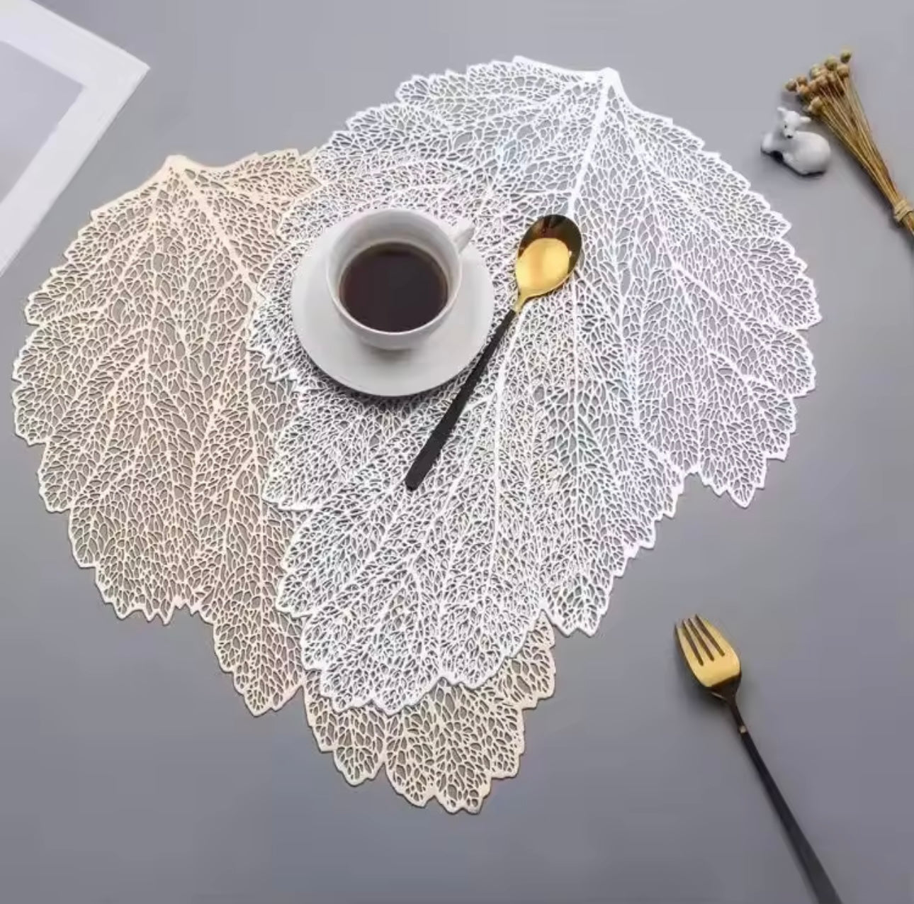 Leaf-Shaped Hollow Table Placemat – Non-Slip PVC Heat-Resistant Pad for Dining, Coffee Tables, Restaurants, and Western Food Serving Trays